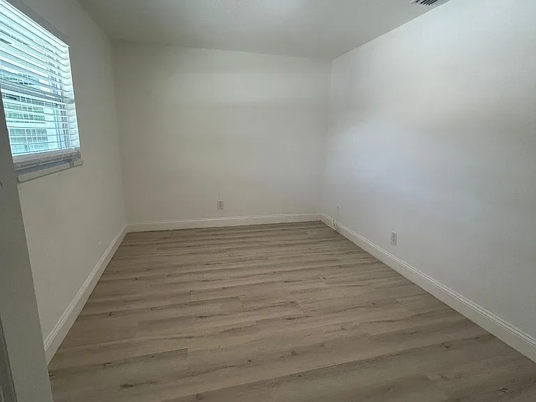 636 Lake Palms Dr #B — Photo 7