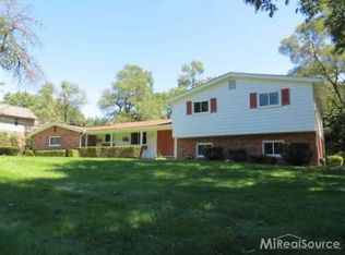 3037 Patch Dr, Bloomfield Hills, MI 48304