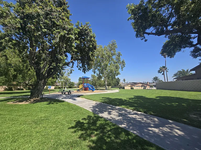 4205 Noyer Ln — Photo 16
