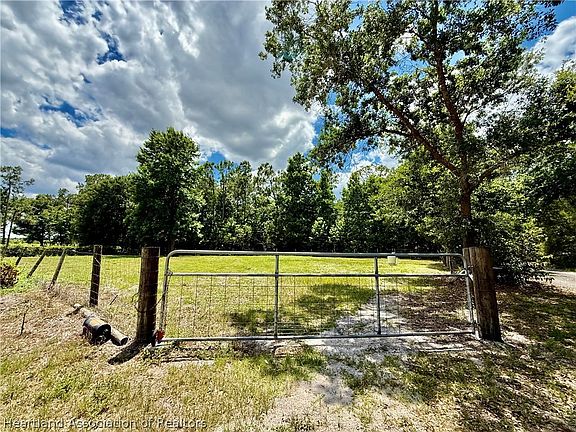 3rd image of 295 Shaw Rd