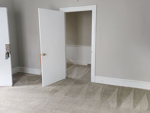 4th image of 1016 Oak St