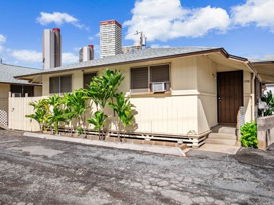 726 Menehune Ln, Honolulu, HI, 96826