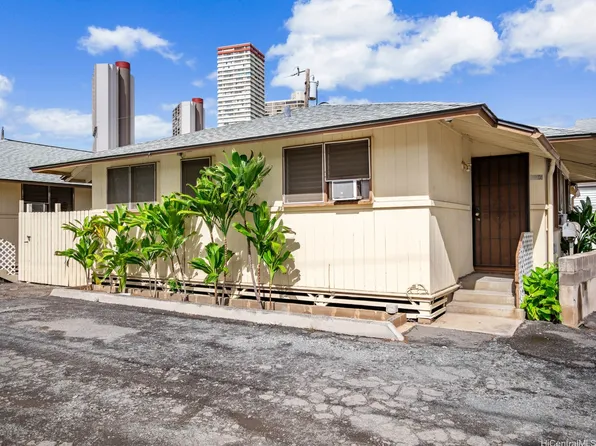 726 Menehune Ln, Honolulu, HI 96826