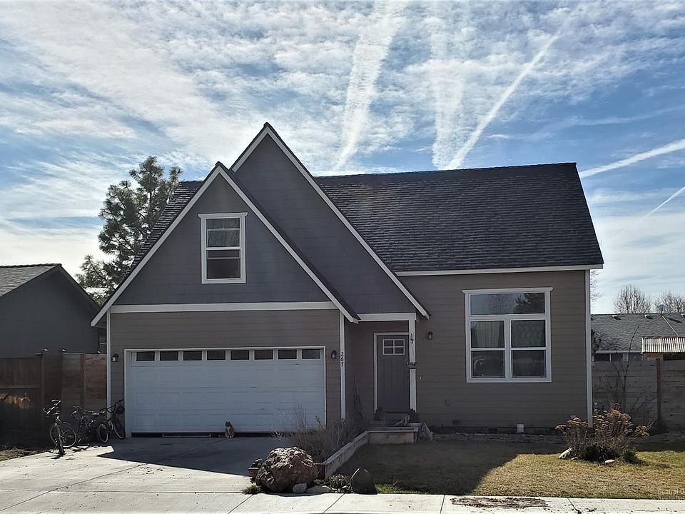 1st image of 267 SE Laurel Ln