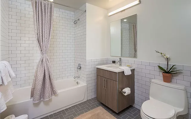 Rented by Domain Companies | media 11