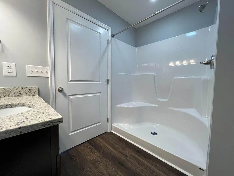 1200 N Forest Ave — Photo 3