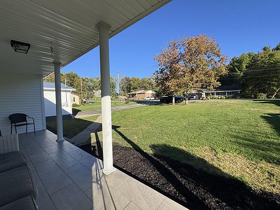 4th image of 335 Lakeview Dr