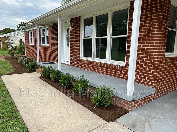 2nd image of 704 Cardinal Dr