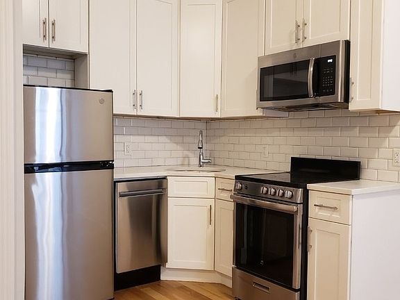2nd image of 142 W 72nd St #3D