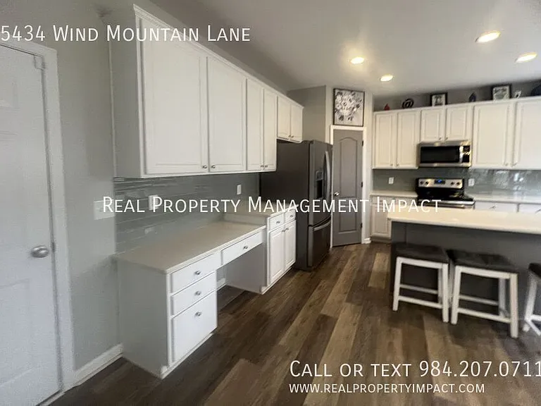 5434 Wind Mountain Ln — Photo 15