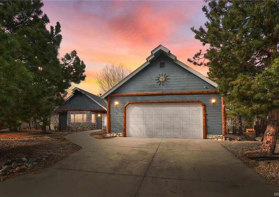 1st image of 41932 Centre Ct