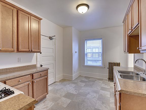2nd image of 598 Lincoln Ave APT 304