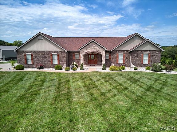 2nd image of 21 Pheasant Pointe Dr