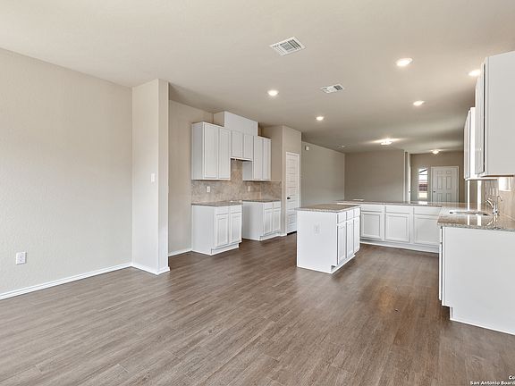 4th image of 131 Porcupine Lane
