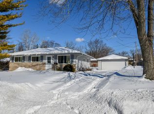 224 Shore Dr, Mukwonago, WI 53149
