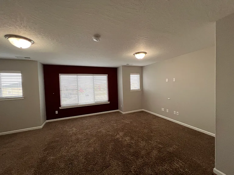 665 Hunter St — Photo 13