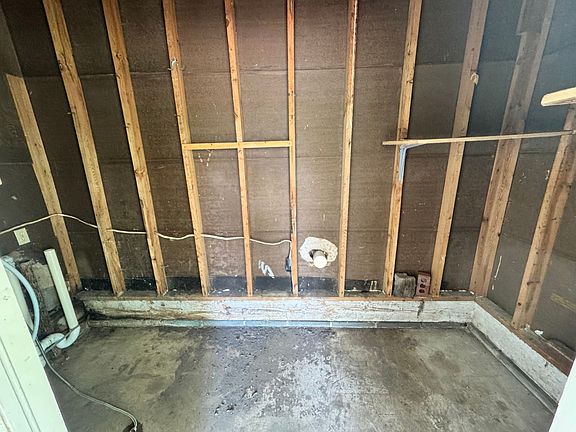 3rd image of 1223 Masonic Dr