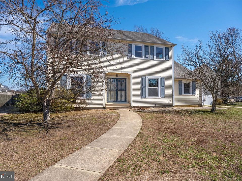 1st image of 215 Hampshire Dr
