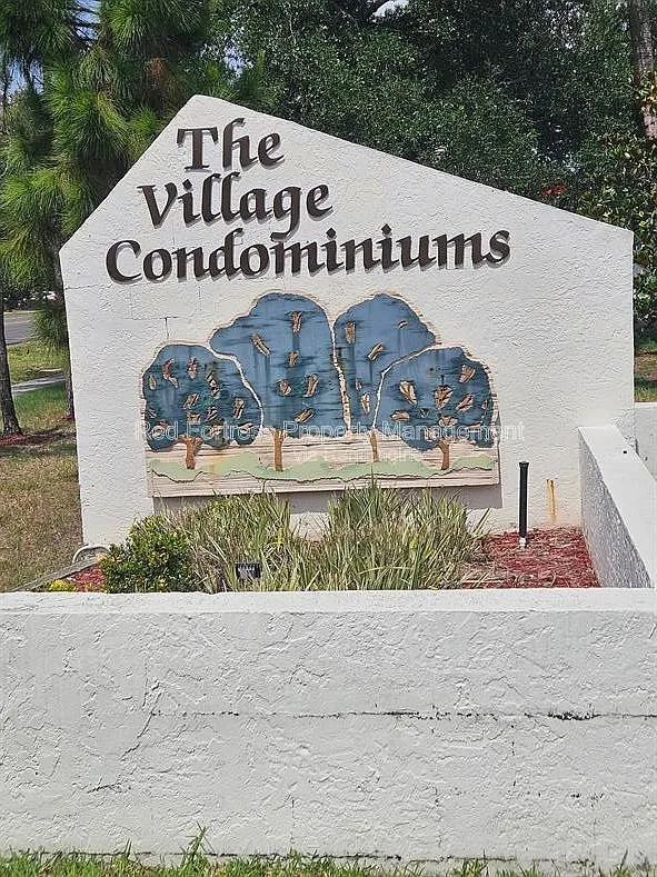 2 bed, 2.5 bath, 1114 sqft, $1,049 — Photo 1