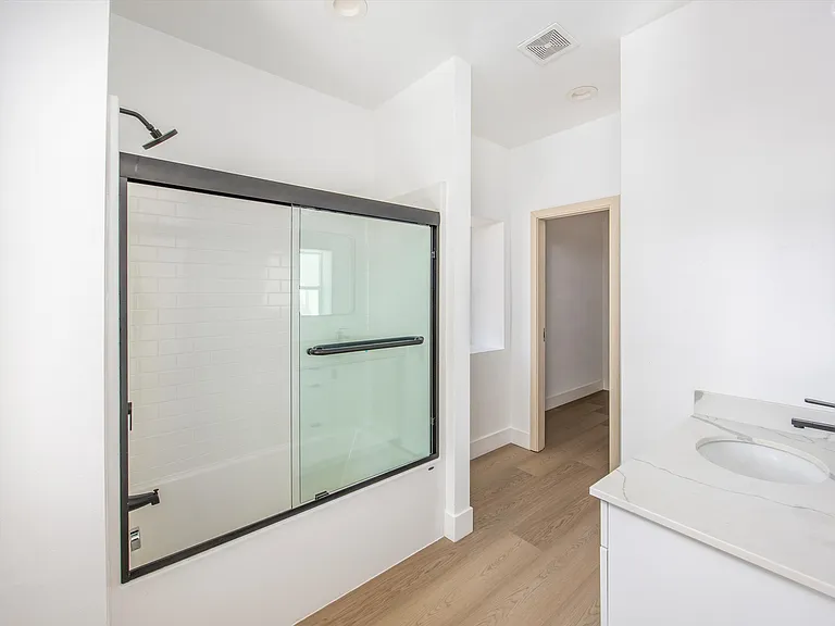 3164 N Sterling Ave #101 — Photo 8