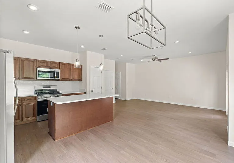 751 Amos St #B — Photo 4