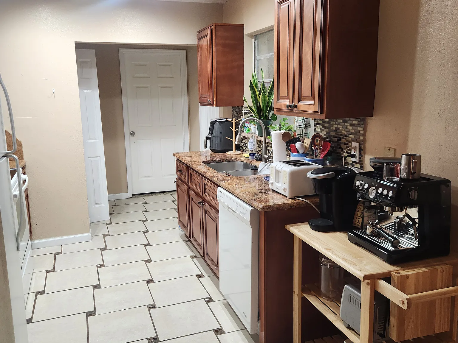 4 bed, 1646 sqft, $800 — Photo 3