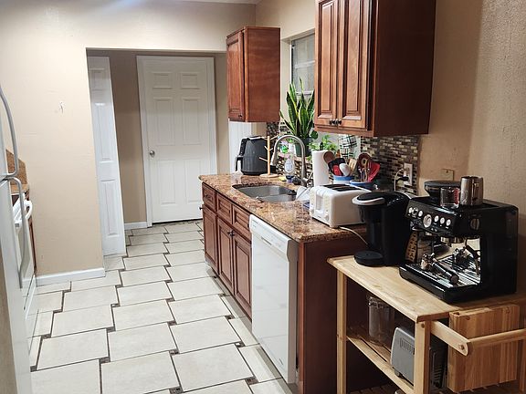3rd image of 606 Xavier Ave