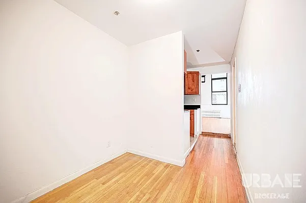 Rented by Urbane Brokerage | media 21