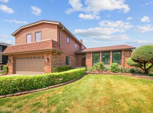 848 Kings Point Dr W, Addison, IL 60101