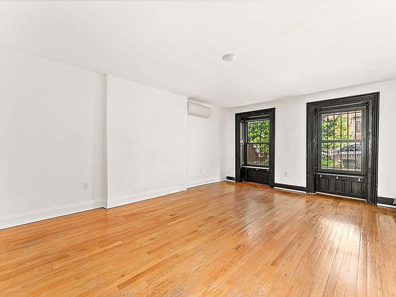 4th image of 224 Lexington Ave