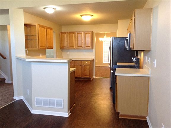 4th image of 712 Loreto Ln