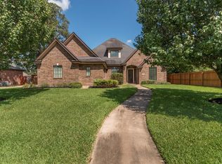 106 Northwood Dr, Lake Jackson, TX 77566