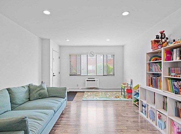 2nd image of 1315 Anderson Ave #23-1523