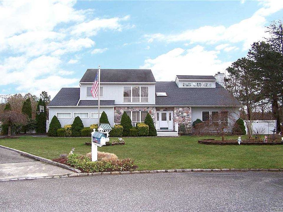 1st image of 12 Deering Ct