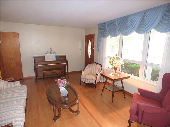 2nd image of 616 Camborne Dr