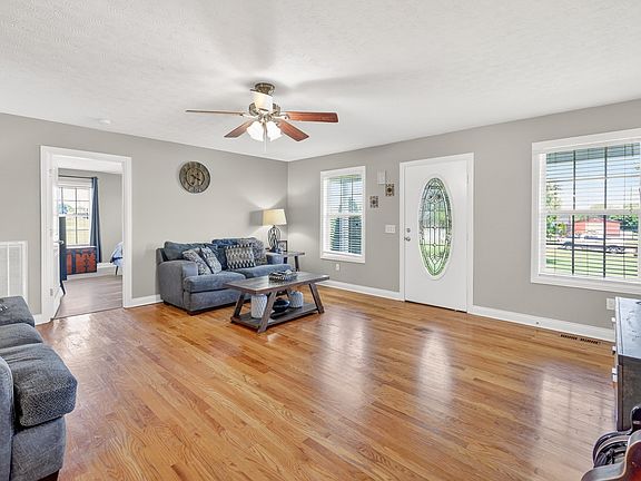 5th image of 1014 Spire Way Dr