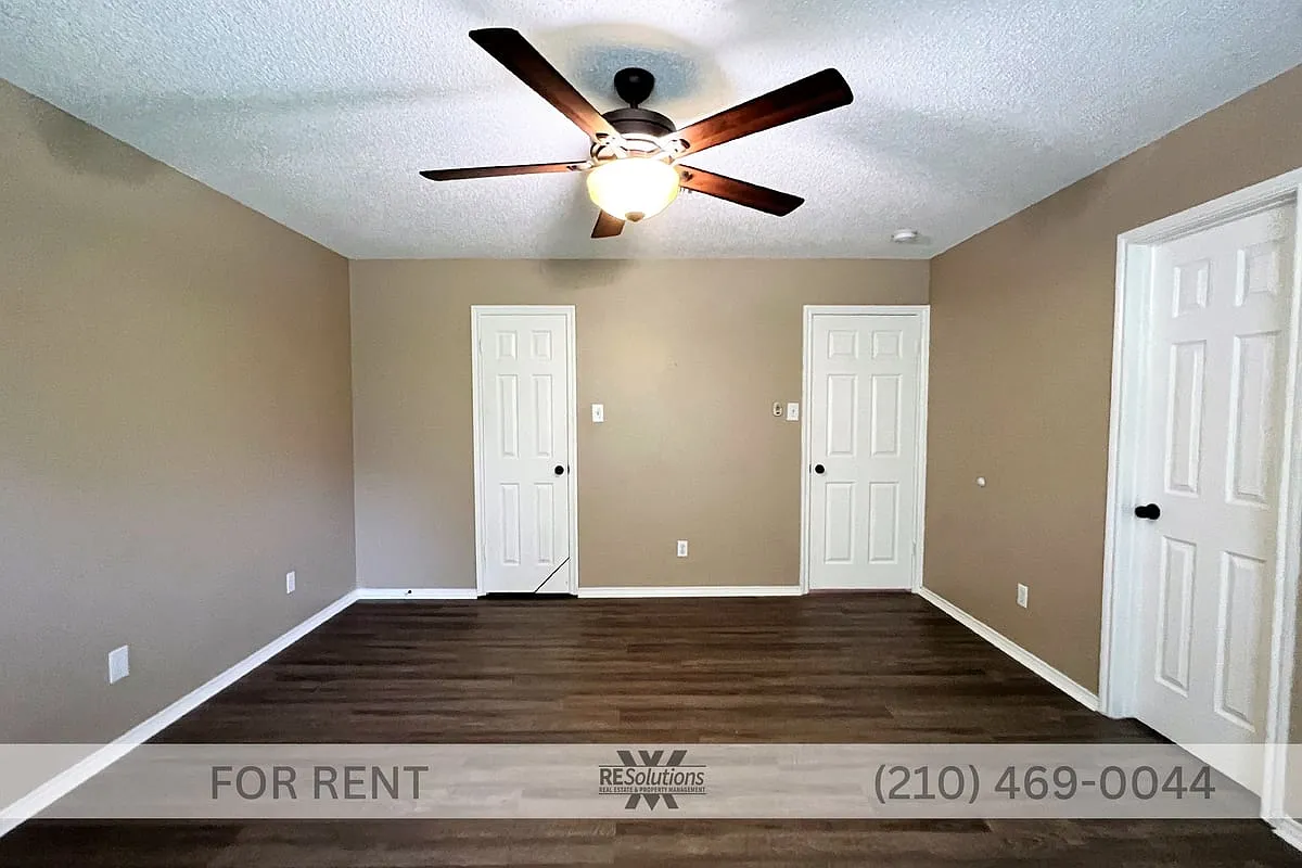 4535 Oakfield Way — Photo 3
