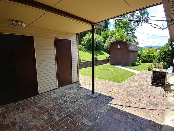 4th image of 2310 Elmwood Dr