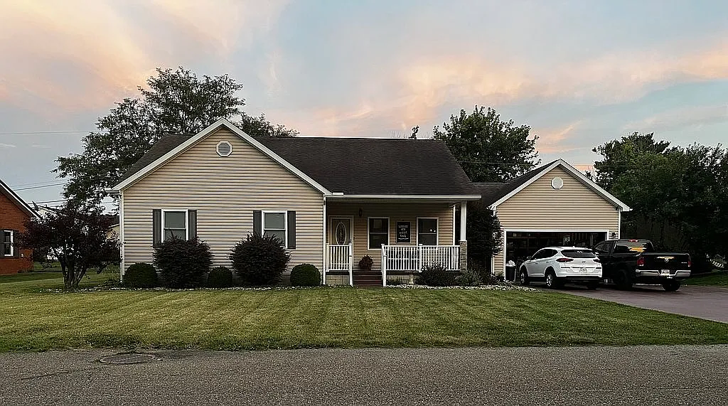 126 Columbia Dr photo 1