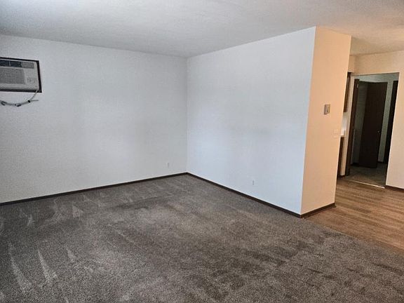 5th image of 4030 Elmhurst Rd