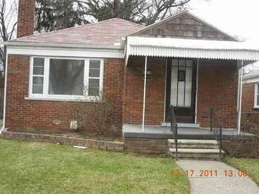 3363 Kenwood St photo 1
