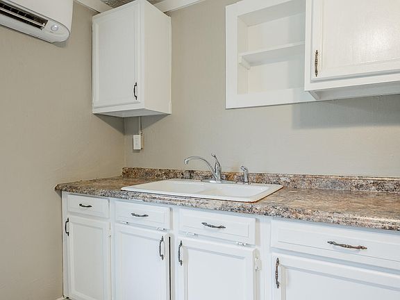 4th image of 190 Sunset Dr