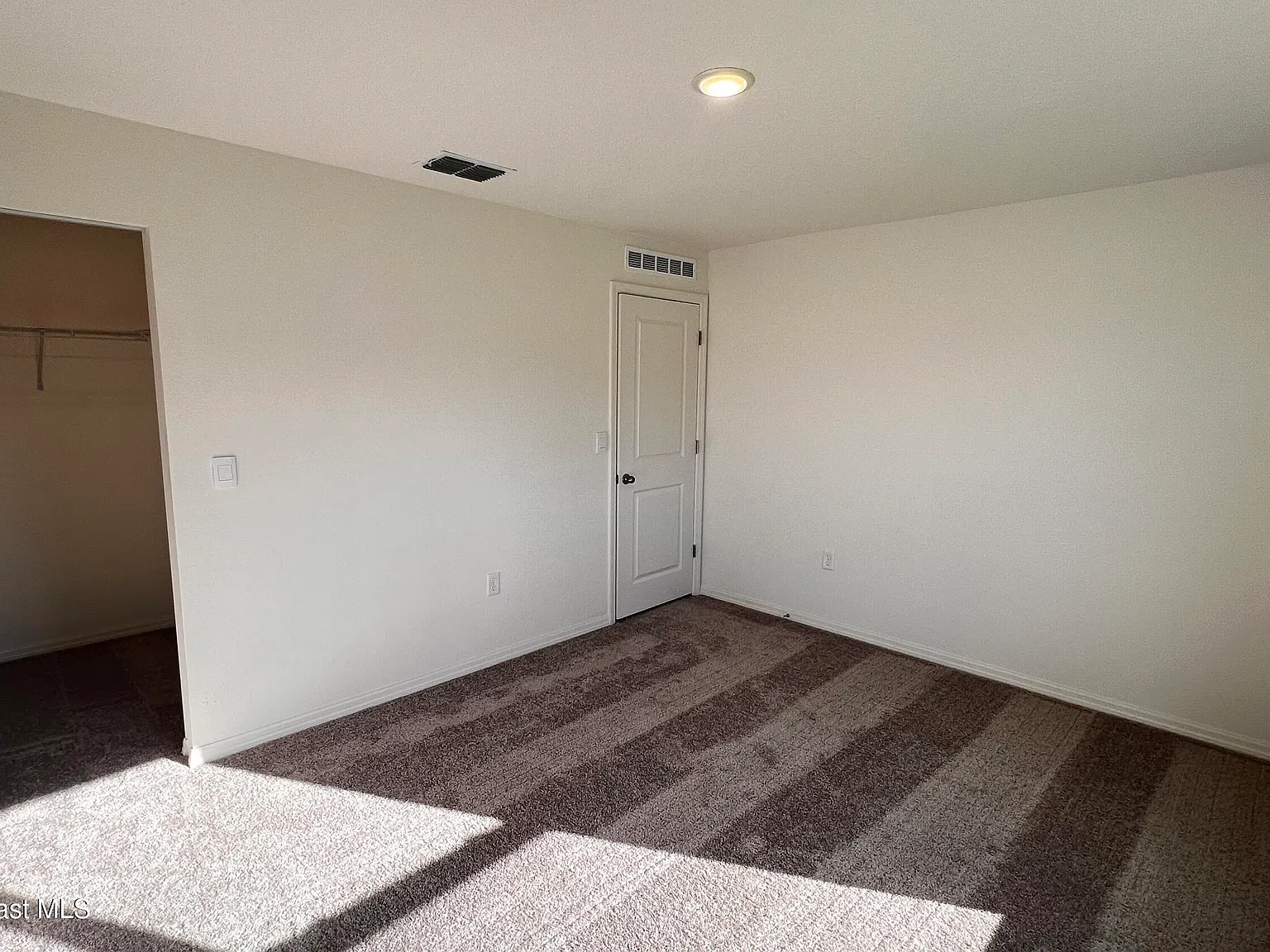 4 bed, 2.0 bath, 1876 sqft, $2,350 — Photo 4