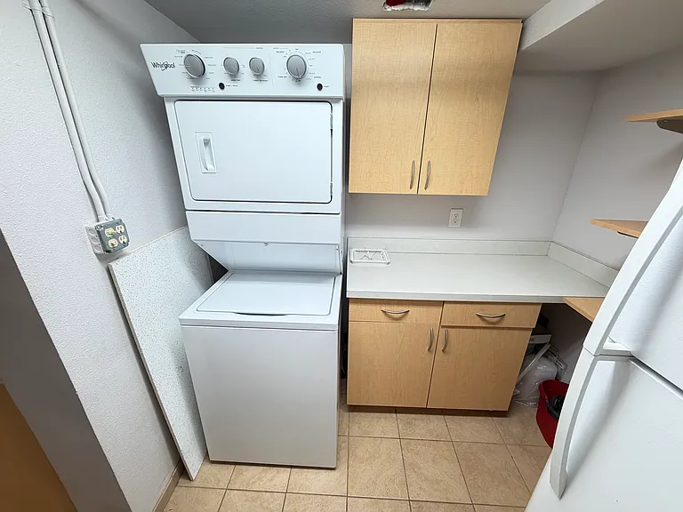 323 N Leroux St #C — Photo 34