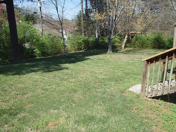 3rd image of 831 Claybrook Ct