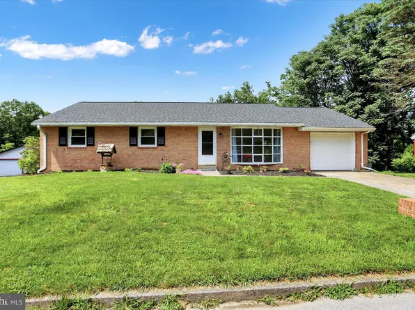 5622 Akron Dr, Harrisburg, PA 17109