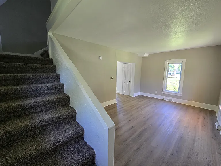 707 Webster St — Photo 2