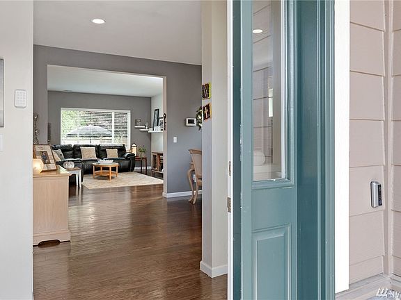 3rd image of 11523 128th Street Ct E
