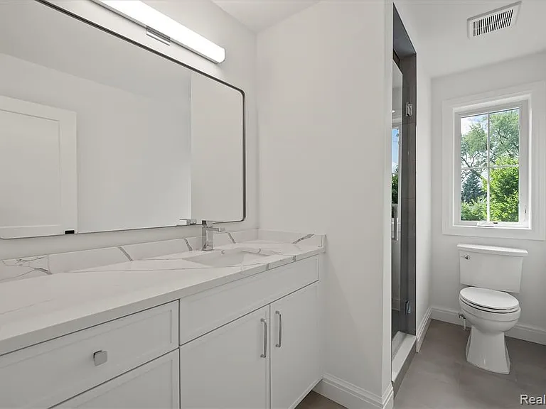 2663 Dorchester Rd — Photo 18