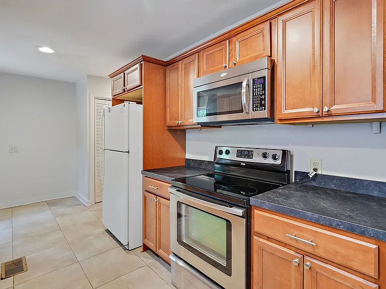 4364 Manhassett Dr — Photo 10